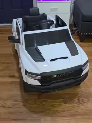 Carro para niños que se enciende con llaves #rideoncar #kidscar #carforkids #toysforkids #tiktokshopsummersale 