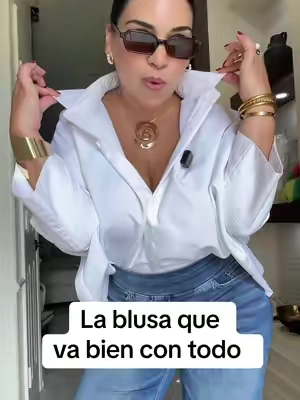 Blusa que no puede faltar en tu vestidor!  #whiteshirt #blusablanca #fashiontiktok 
