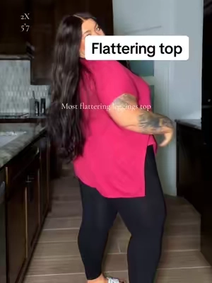 Oversized and flattering 💕 #plussizefashion #leggingsoutfit #curvyfashion @shewin_official_us 