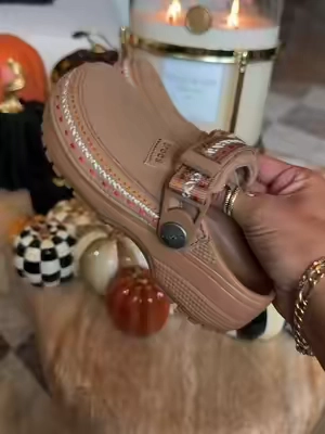 Crocs kids vegan suede clogs are the cozy slip-on shoes made for school days, chilly weather, and easy everyday outfits #Crocs #KidsCrocs #SuedeClogs #KidsClogs #KidsFallShoes 