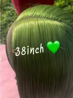 And it has a deep middle part 💚 #lacefrontwig #lacefontal #middleparthairstyle #greenhair #fyp 