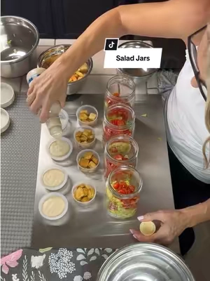 My weekly Caesar salad prep… These glass meal prep jars make it so easy. @@Soligt official##mealprepjars##saladjars##mealprepideas##tiktokshopcreatorpicks##TikTokshopbacktoschool 