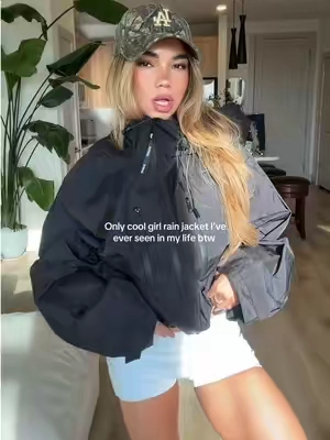 Hiking + rain + stay dry jacket when you still wanna look like a baddie #TikTokshopbacktoschool #tiktokshopsummersale #puffit #raincoat #hikingjacket 