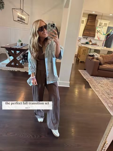 I am 5 foot even in my regular size small!! It is TTS 💗💗