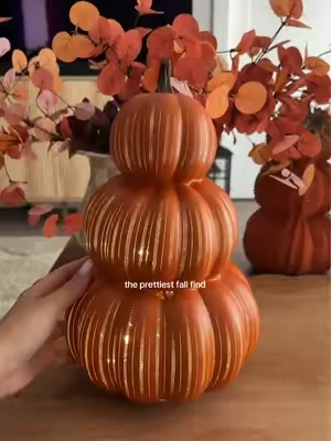 these stacked pumpkins ✨😍 #falldecor #pumpkinseason 
