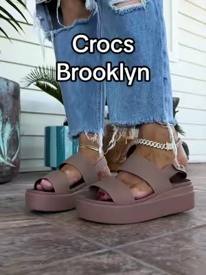 The comfiest platform sandals 🤎 #crocs #crocssandals #crocsbrooklyn #brooklyncrocs #tiktokshopcreatorpicks 