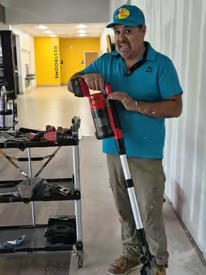 Aspiradora de baterías recargables compatible con baterías de la marca Milwaukee, Dewalt o Makita  #milwaukeetools #aspiradorara #vacuum  #dewalt #makita 