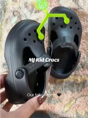 How stinkin cute are these?! 🖤 #toddlermom #fallstyle #crocs #kidcrocs #girlmom 