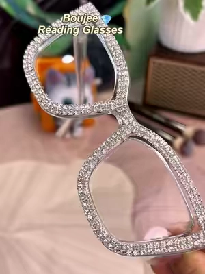 Definitely boujee. Boring reading glasses are out! Boujee readers can make your outfit and get you a little more attention. #readingglasses #fashionglasses #readers #genx