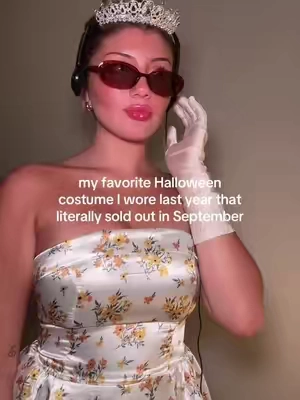 so many people wanna buy this off me when it’s October so get it while it’s early haha #halloween #halloweencostume #princessdiaries #princessofgenovia #secretprincess 