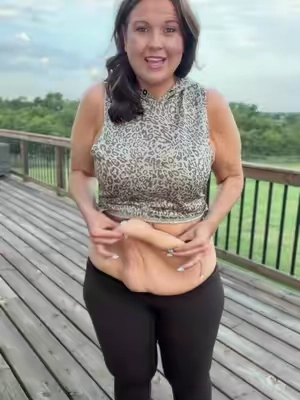 A shaping legging that covers all my lumps and bumps!! @Halara_official #halara #halaraleggings #halaratiktokshop #tummycontrol #plussizefashion 