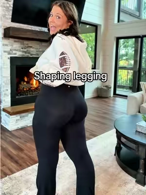 Shaping legging that comes in so many colors and lengths! #halara #halaraleggings #falloutfits #plussizefashion #tiktokmademebuyit 