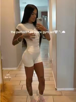 Need this in every color 😍💪🏽☁️ soft, thick, and snatches you up ✨ #gymset #twopieceset #gymootd #gymshorts #dupe 