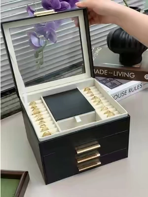 Sunday morning. Coffee in one hand. You open your jewelry box. Every necklace is flat, ready, waiting for you. No stress. No mess. Just quiet order. #jewelrybox #jewelrystorage #jewelryorganization #jewelryorganizer #olebrandselect
