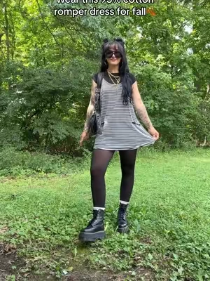 I’m 5’3 & 133 wearing a small🖤