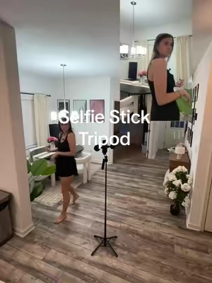 SO handy! 🤏🏻 no setup needed, has lights, & so ideal for trips w how compact it is! 🙌🏻 #selfiestick #contentcreator #content #tripod #tiktokshopsummersale 