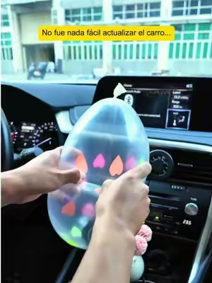 Me encanta que este transmisor Bluetooth sea tan compacto que entra perfecto en el encendedor sin estorbar la palanca de cambios y le da un toque moderno al tablero #autos #coches #accesoriosparaauto #carlifestyle #amantesdelosautos