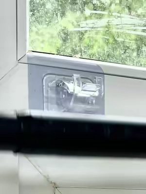 Ganchos transparentes sin taladrar para cortinas de puerta y barras de cortina – ¡Muy resistentes y fáciles de instalar!#curtain #curtainrod #Home #lovemyhome #fyp 