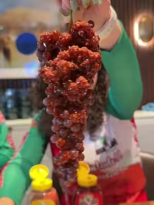 Mini grapes with chamoy & michelito 🍇🔥 #chamoy #picante #spicy #snacks #grapes 