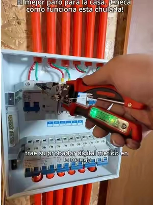 ¡Deja de cargar una bolsa de herramientas pesadísima!  Esta pinza digital RICHRIG 5 en 1 es una herramienta de reparación que lo cambia todo. Corta cables de uso rudo sin esfuerzo, pela a la perfección con su rodillo ajustable, poncha terminales súper firme, Y además tiene un probador de voltaje digital integrado para que nunca más adivines cuál es el cable vivo, ¡e incluso detecta dónde está roto el cable en un solo segundo! ¡Aprovecha la oferta de tiempo limitado con envío gratis ahora mismo! ¡Link abajo!   #electrician #herramientas #wirestripper #diyproject #tiktokshop