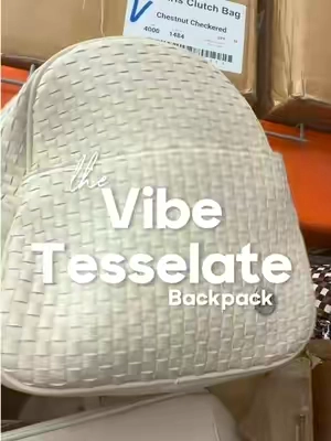 Okay but this vibe backpack?? 😍 The tessellated detail makes it look SO expensive, and the size is perfect for everyday. Plus, that hidden back pocket… 