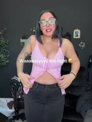 Watch me put on a faja that is 1 size too small. This one is an XS, I’ll be sticking with the small from now on 😅 #faja #shapewear #fyp 