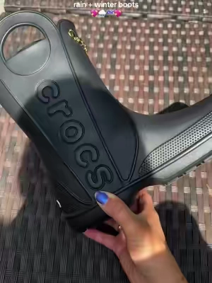 The perfect waterproof fall and winter boot #crocs #crocsrainboots #crocshandleitrainboots #rainboots #winterboots 
