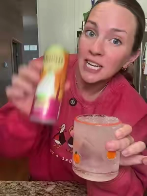 🍐👻 PEAR SCARE IS HERE! 👻🍐 Bloom’s limited-time Pear Scare sparkling energy is giving fall vibes with a caffeine kick 😍✨ ✨ 180mg natural caffeine ✨ Zero sugar ✨ 12 oz cans ✨ Green coffee bean + green tea extract ✨ Prebiotics If you’re a Bloom girlie, this flavor is one you’re gonna want to try before it disappears! 🍐💚 #BloomNutrition #PearScare #SparklingEnergy #EnergyDrink #tiktokshop 
