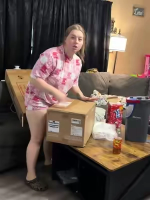 Putting Suzanne to werk #realisticmomlife #lazymom #unastheticmom #stayathomemom #pregnant 