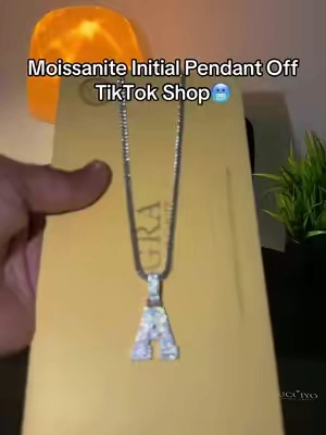 #moissanite #initial #pendant #moissanitejewelry #moissanitevsdiamond 
