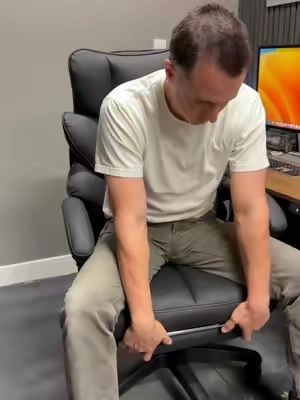 Oversized leather office chair @Dowinx 