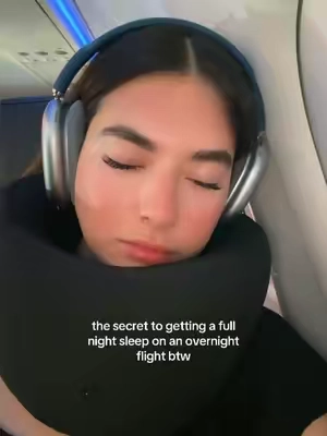 I genuinely slept like a BABY👏🏼#traveltiktok #airplane #sleep #pillow #flight 