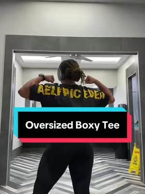 Chefs kiss! This is my favorite shirt to workout in 🤌🏽 . . . #aelfriceden #boxytee #oversizedshirt #gymoutfit #streetwear 