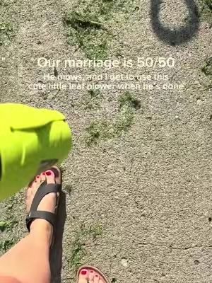 I’m just a girl😇💗 @SEESE #powertools #lawntok #lawncare #giftsforhim #grasstok 
