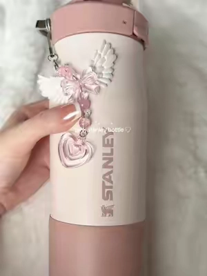 color: rose quartz 🎀💕 #stanley #stanley1913 #stanleywaterbottle #waterbottle #pinkaesthetic 