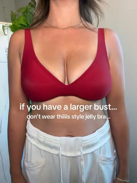 wearing size S as a 32ddd 🍈🍈 this avocado green may already be sold out, hopefully you can find your size in the colors you want 🤞 #tiktokshopcreatorpicks #wirelessbra #jellybra #fullcoveragebra #comfortablebra 