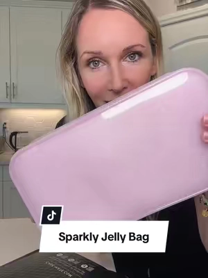 This sparkly jelly bag is the cutest!! #jellybag #makeupbag #toiletrybag 