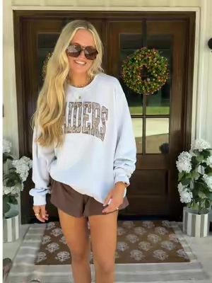 Duck camo + football🤎🍂🏈 This is the cutest graphic sweatshirt for fall! Obsessed with the quality and comfort of this one #tiktokshopcreatorpicks #TikTokshopbacktoschool #footballsweatshirt #camosweatshirt #fallsweatshirt 