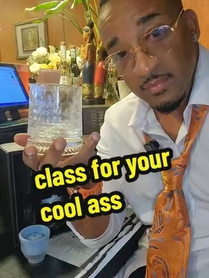 spinning glass for the cool ass people 🔥 #spinningglass #360glass #whiskeyglass #coolglasses #spinningwineglass 