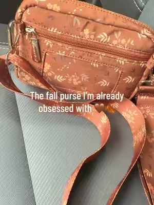 The cutest little fall crossbody I’ve found 🤎 #cutepurse #crossbodybag ##wristletwallet##womenswallet##tiktokshop