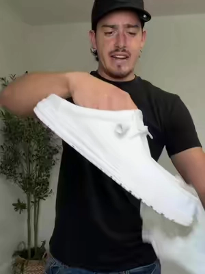 #heydudeslippers #slippers #sliponshoes #heydudeshoes #tiktokshopcreatorpicks 