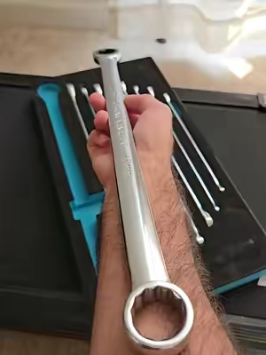 Llaves de carraca DURATECH extra largas con mayor palanca, cabezas offset y carraca de 5 grados para trabajar en espacios reducidos. Juego métrico de 8 a 22 mm con organizador de espuma, ideal para mecánica automotriz, talleres y reparaciones. #wrenchset #ratchetwrench #mecanico #mechanictools #herramientas 