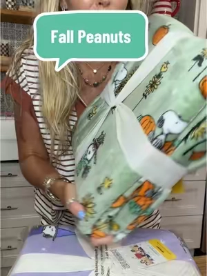 Perfect Halloween or fall plush blanket with the peanuts characters on them #qvc #peanuts #snoopy #blanket #falldedor 