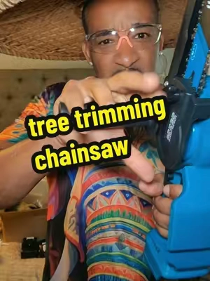 lightweight tree trimming mini chainsaw that can reach 16 ft of cutting power. talk about easy tree @SEESII_US @SEESII Tools   trimming #minichainsaw #lightweightchainsaw #treetrimmingchainsaw #treetrimmer #yardtools 