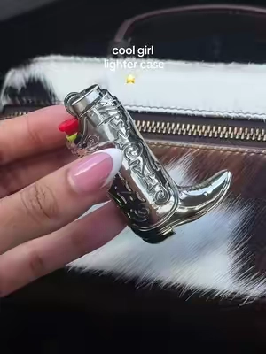 stunning 🐮 #lightercase #lighter #cowboy #cowboyboot