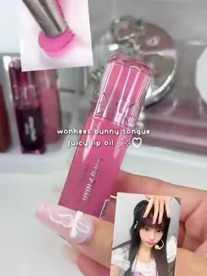 this lip oil so soo hydrating and juicy! this lip oil is on the iconic bunny tongue shade in shade 02 #romnd #kbeauty #lipoil #bunnytonguelipgloss #wonhee 