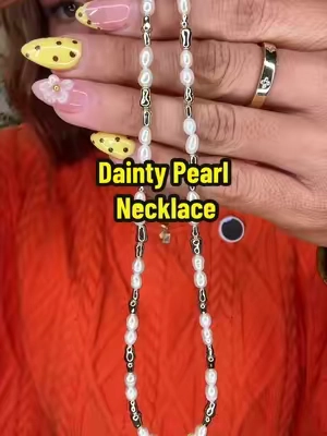 This dainty pearl necklace completes ANY necklace stack beautifully, but also stands strong independently with some of your more casual pieces!! It’s also tarnish free and comes in gold or silver!! 😍 @PAVOI #pearlnecklace #tarnishfreejewelry #pavoi #ttsacl 