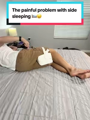 The problem with side sleeping 🛌 😖 #sidesleeper #sidesleeping #sleeping #kneepillow #backpain 