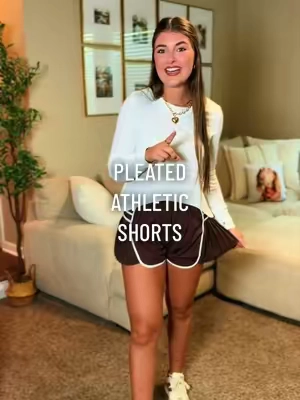 The cutest athletic shorts ever🤩🤎 #pleatedshorts #athleticshorts #fallfashion #athleisure #transitionoutfit 
