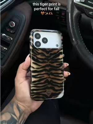 This print is everything 🐯🤎✨🫶🏽 #velvetcaviar #velvetcaviarphonecase #phonecase 